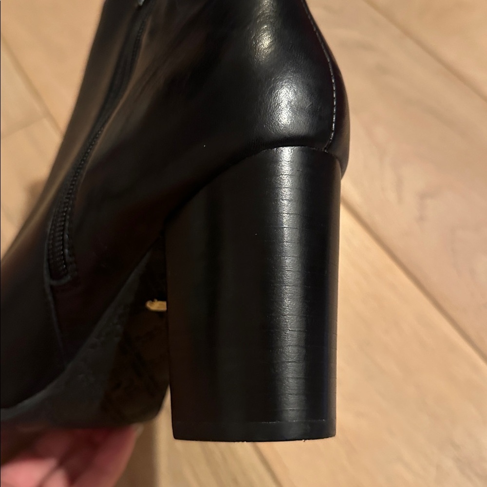 New! Vionic Kennedy Leather Ankle Boot! Size 9 - Picture 5 of 5